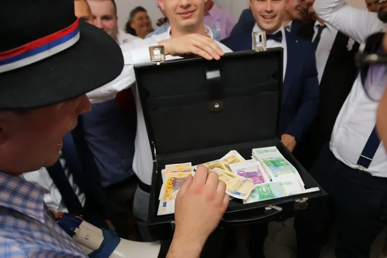 团队商务与现金